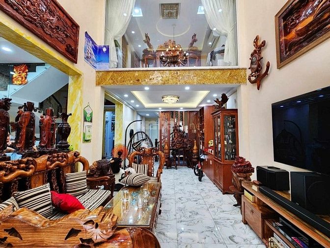 NGUYỄN TRÃI QUẬN 5 HẺM 4M, 4 TẦNG CÁCH MT 20M - DT ĐỦ 44M2. NHỈNH 8T