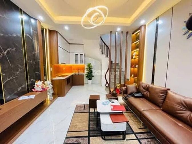 Nhà Đẹp Gần Đường Lĩnh Nam, Hoàng Mai 30m, 5 tầng, mt 4.6m, giá 5.8 tỷ