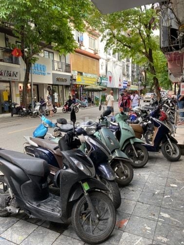 Cho thuê cửa hàng mặt phố hàng da 
