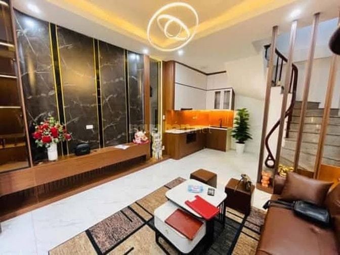 Nhà Đẹp Gần Đường Lĩnh Nam, Hoàng Mai 30m, 5 tầng, mt 4.6m, giá 5.8 tỷ