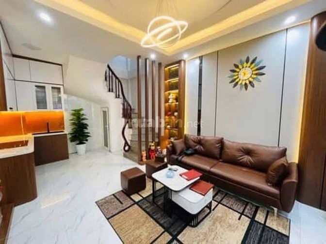 Nhà Đẹp Gần Đường Lĩnh Nam, Hoàng Mai 30m, 5 tầng, mt 4.6m, giá 5.8 tỷ
