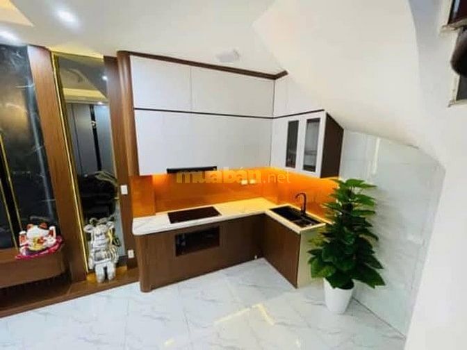Nhà Đẹp Gần Đường Lĩnh Nam, Hoàng Mai 30m, 5 tầng, mt 4.6m, giá 5.8 tỷ