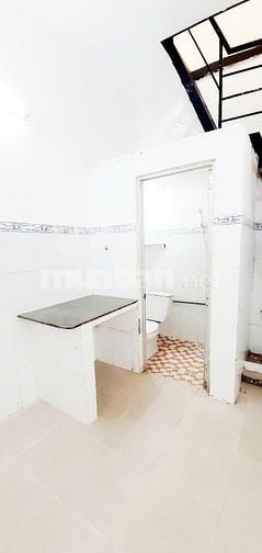 Phòng trọ 40m2 Ng V Khối, bếp WC riêng, gác suốt trần cao,ở ngay được