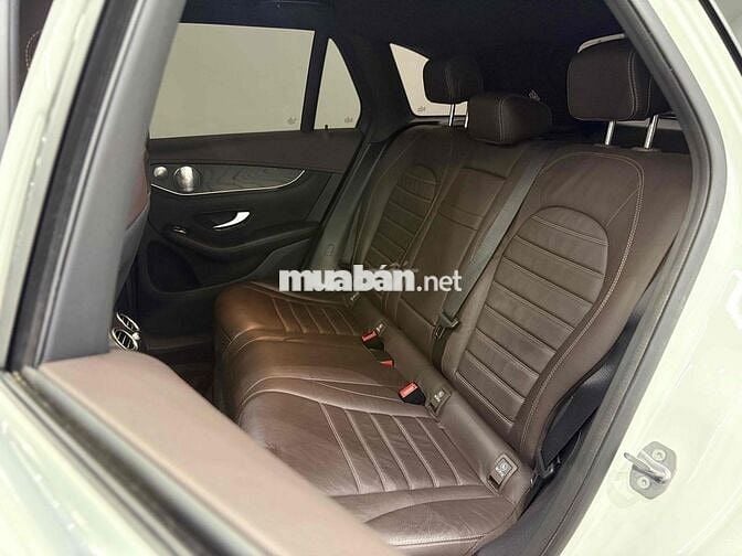 Mercedes Benz GLC 2019 300 4Matic - 63000 km