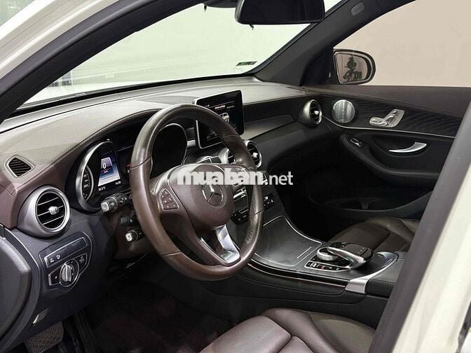 Mercedes Benz GLC 2019 300 4Matic - 63000 km
