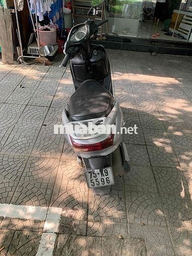 Nhà dư chiếc xe ga honda cần bán.