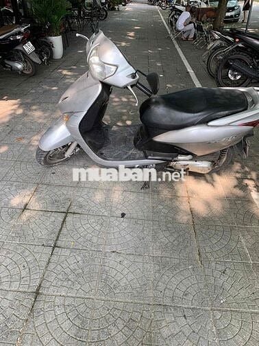 Nhà dư chiếc xe ga honda cần bán.