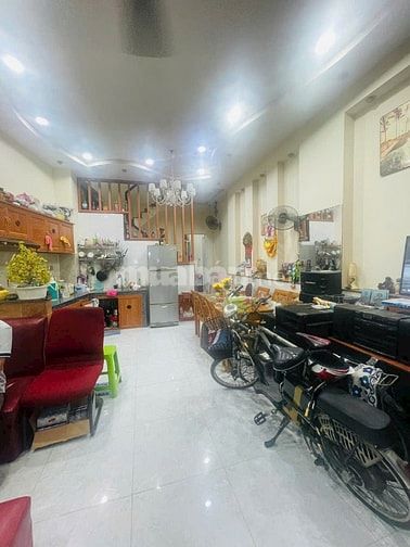 CẦN BÁN GẤP NHÀ ĐẸP HẺM 2TẦNG,DT:73,2m2, 2PN, 1PH, 2 WC. THỦ ĐỨC.