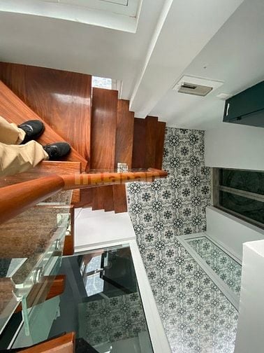 Cho thuê mặt phố Lê Văn Hưu view ngã tư phố, nhà mới có thang máy