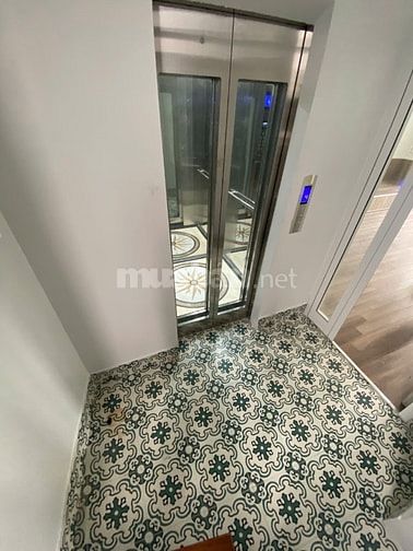 Cho thuê mặt phố Lê Văn Hưu view ngã tư phố, nhà mới có thang máy