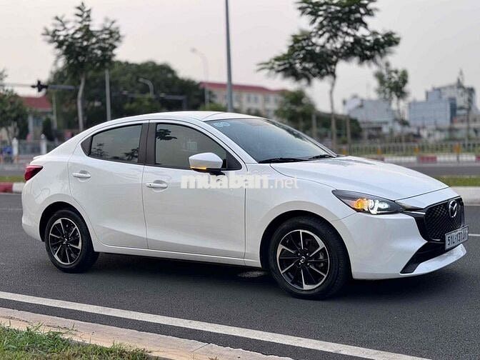 Mazda 2 2024 Luxury - 8400 km