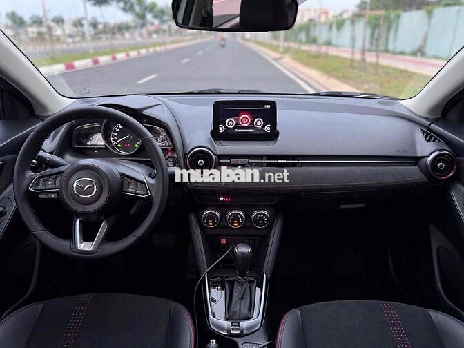 Mazda 2 2024 Luxury - 8400 km