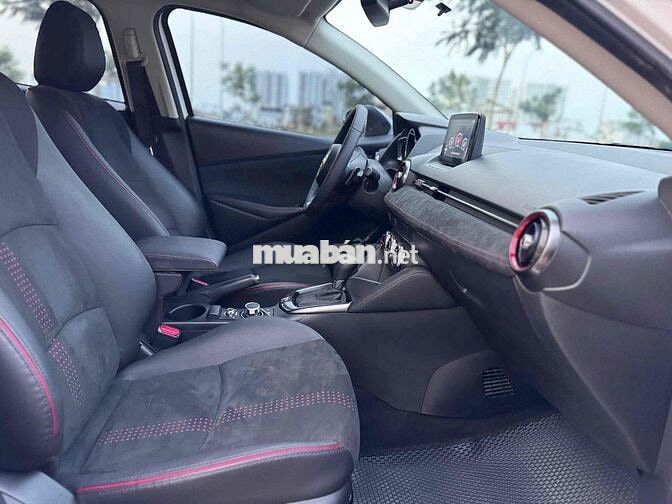 Mazda 2 2024 Luxury - 8400 km