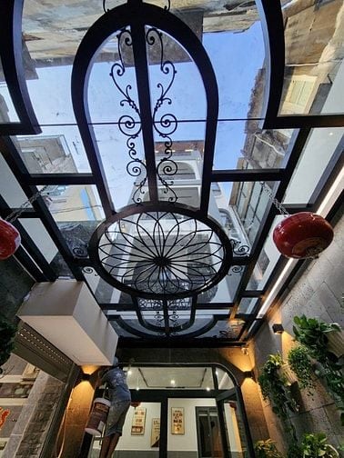 Hot! Bán toà nhà CHDV 14 phòng cao cấp đường Lê Thánh Tôn P. Bến Thành