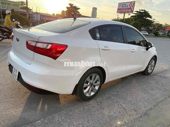 Kia Rio 2016 1.4 AT Sedan - 86000 km