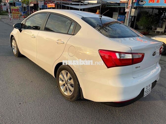 Kia Rio 2016 1.4 AT Sedan - 86000 km