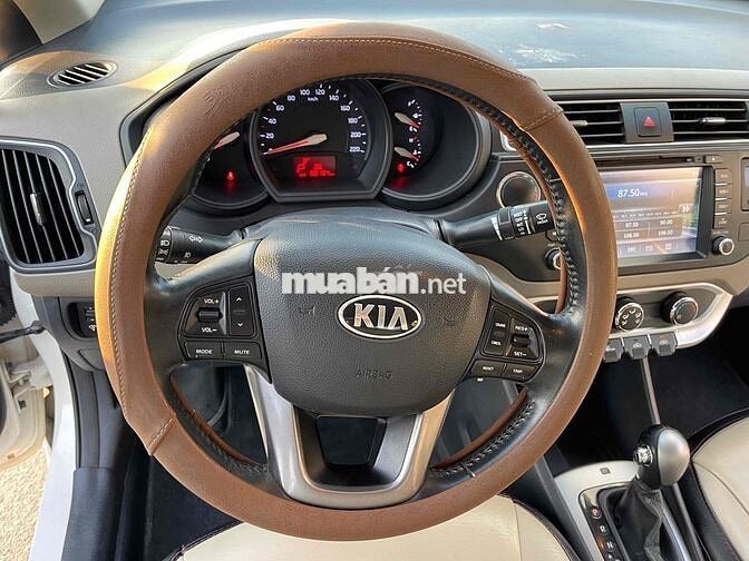 Kia Rio 2016 1.4 AT Sedan - 86000 km