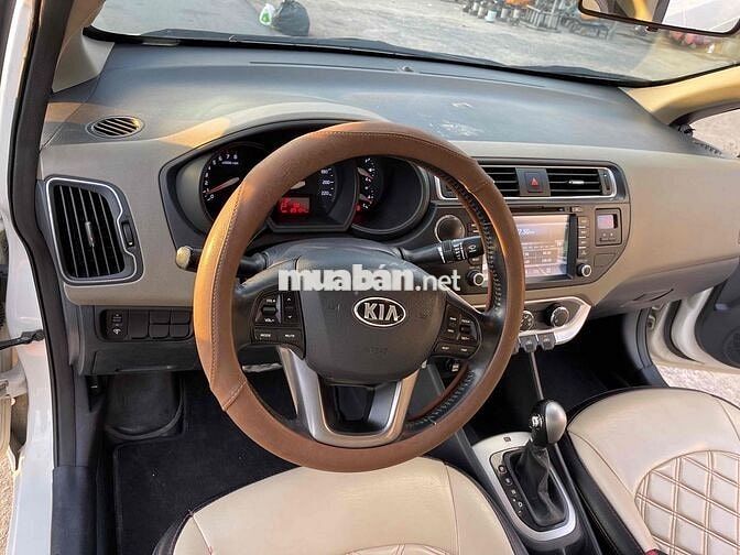 Kia Rio 2016 1.4 AT Sedan - 86000 km
