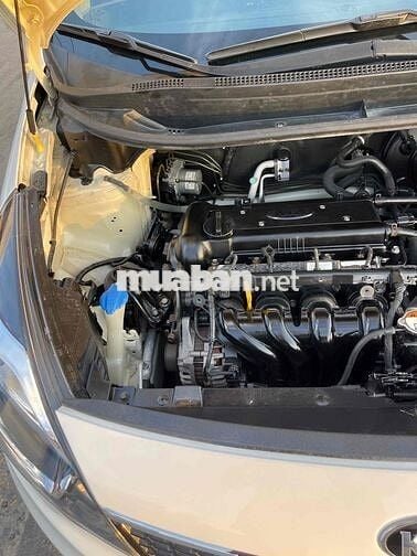 Kia Rio 2016 1.4 AT Sedan - 86000 km