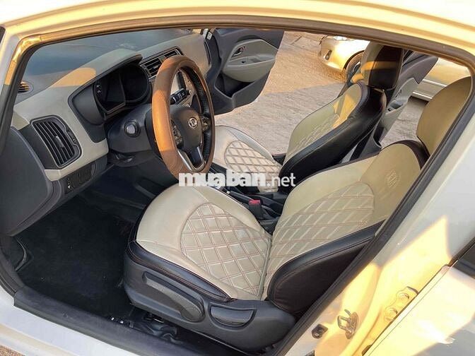 Kia Rio 2016 1.4 AT Sedan - 86000 km