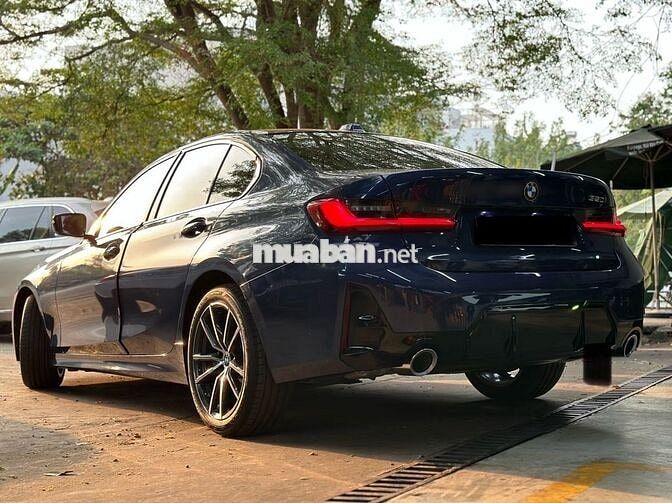 BMW 3 Series 2023 320i Sport Line - 16000 km