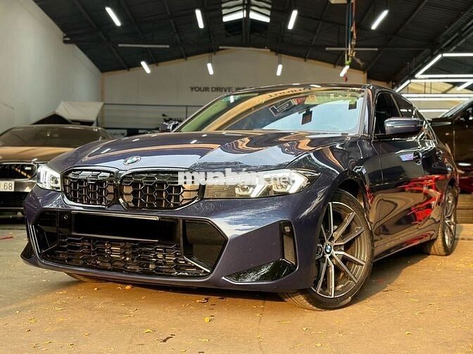 BMW 3 Series 2023 320i Sport Line - 16000 km