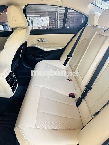 BMW 3 Series 2023 320i Sport Line - 16000 km