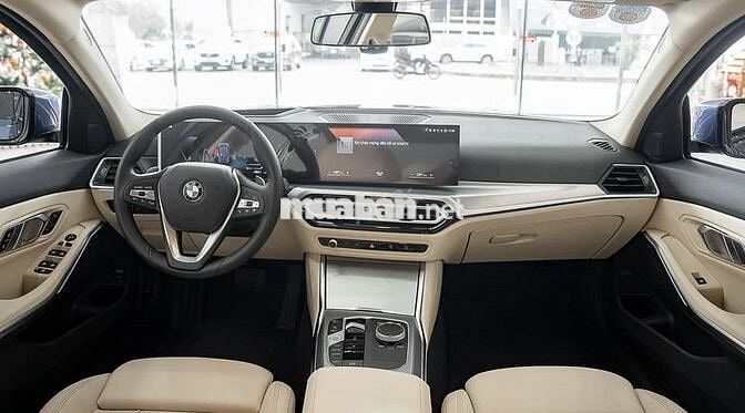 BMW 3 Series 2023 320i Sport Line - 16000 km