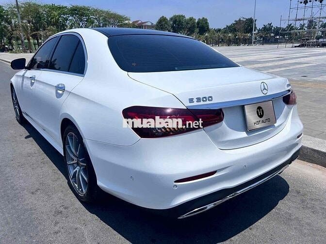Mercedes Benz E Class 2022 E300 AMG - 15000 km