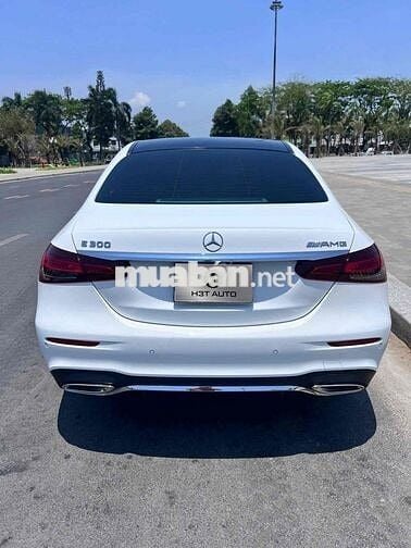 Mercedes Benz E Class 2022 E300 AMG - 15000 km