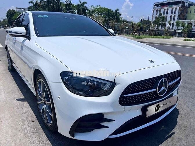 Mercedes Benz E Class 2022 E300 AMG - 15000 km