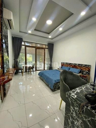 Studio tách bếp 45m2 có ban công ngắm đường phố Tân Bình