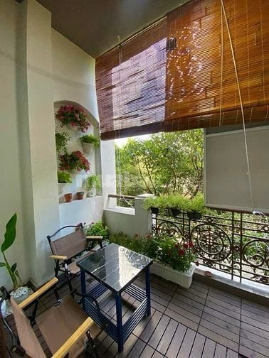 Studio tách bếp 45m2 có ban công ngắm đường phố Tân Bình