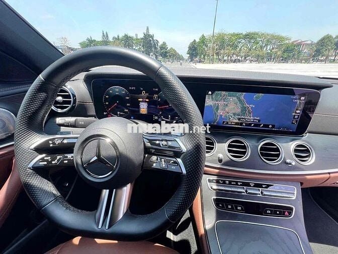 Mercedes Benz E Class 2022 E300 AMG - 15000 km