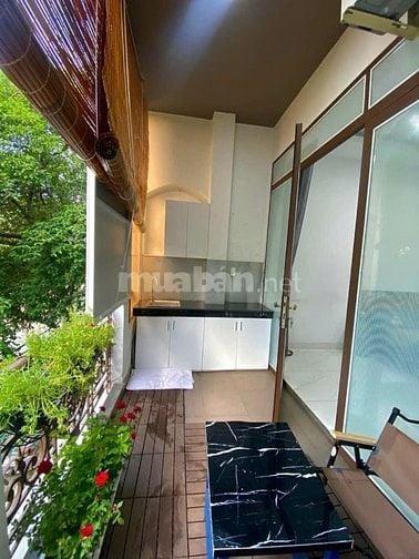 Studio tách bếp 45m2 có ban công ngắm đường phố Tân Bình