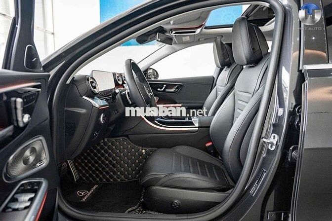 Mercedes Benz C Class 2022 C300 AMG - 9200 km
