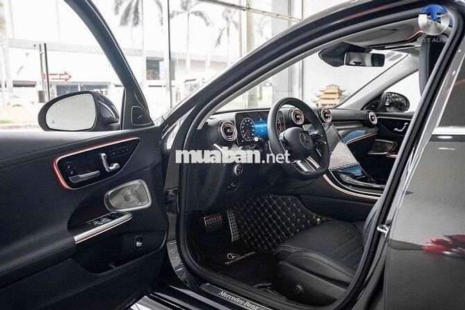 Mercedes Benz C Class 2022 C300 AMG - 9200 km