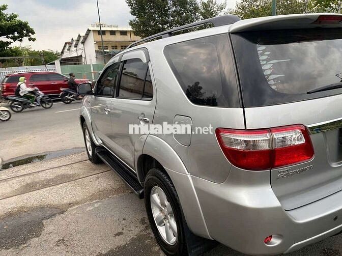 Toyota Fortuner 2009 2.7V mot doi chu