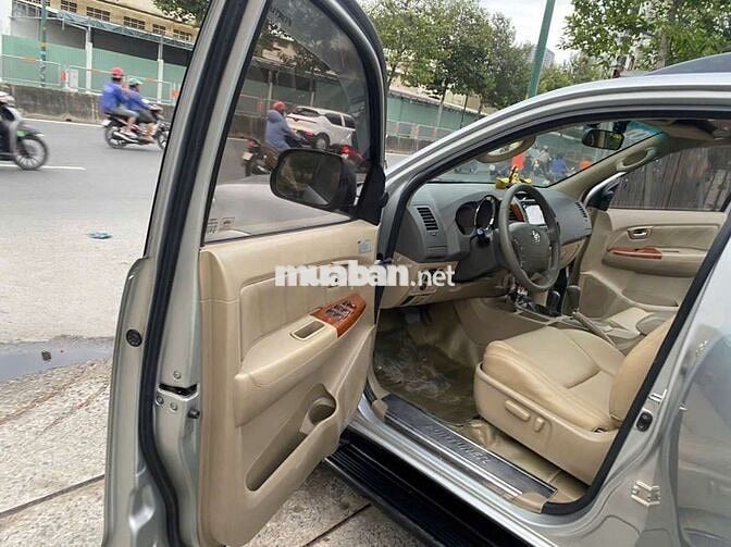 Toyota Fortuner 2009 2.7V mot doi chu