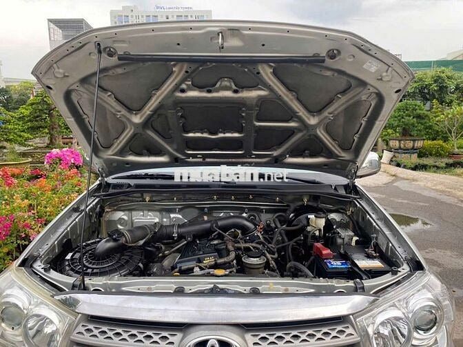 Toyota Fortuner 2009 2.7V mot doi chu