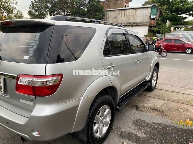 Toyota Fortuner 2009 2.7V mot doi chu