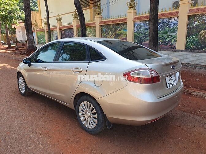 Ford Fiesta 2011 1.6 AT Sedan Xe Rin