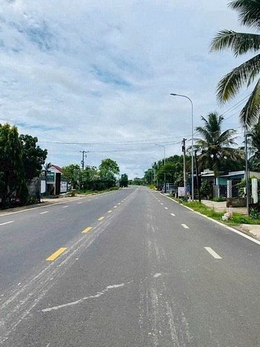 Bán đất mặt tiền đường 4làn xe dt 371m Vị trí vàng nằm ngay nút giao 