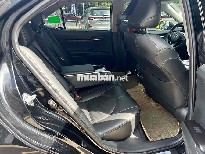 Toyota Camry 2.5Q 2022 chủ quên chạy. Lướt 14K
