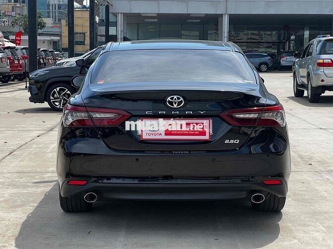 Toyota Camry 2.5Q 2022 chủ quên chạy. Lướt 14K