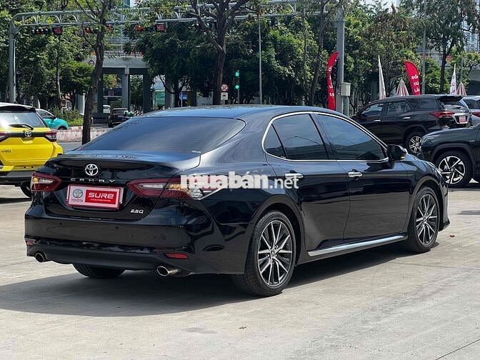 Toyota Camry 2.5Q 2022 chủ quên chạy. Lướt 14K