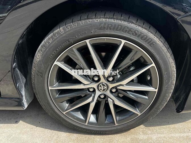 Toyota Camry 2.5Q 2022 chủ quên chạy. Lướt 14K