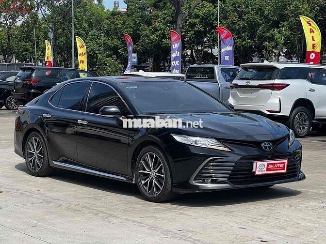 Toyota Camry 2.5Q 2022 chủ quên chạy. Lướt 14K