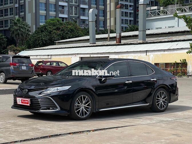 Toyota Camry 2.5Q 2022 chủ quên chạy. Lướt 14K