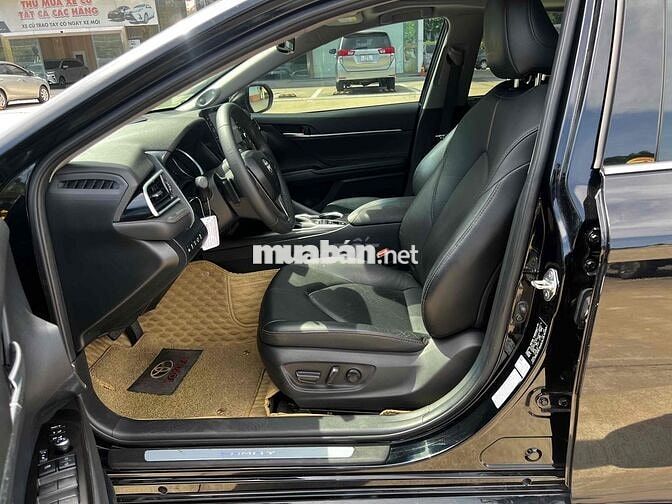 Toyota Camry 2.5Q 2022 chủ quên chạy. Lướt 14K